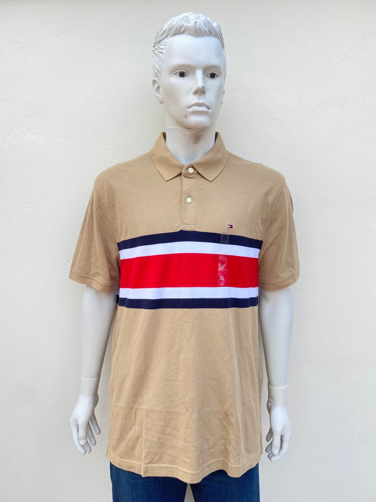 Polocher TOMMY HILFIGER original, marrón con rayas en color rojo, azul marino y blanco.