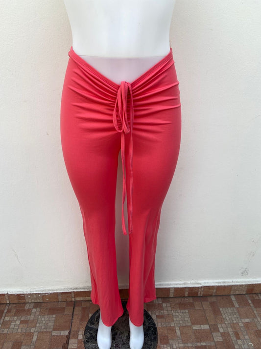 Pantalon Haute Monde Original, en color rosa zapote, con tiros ajustables delantero .