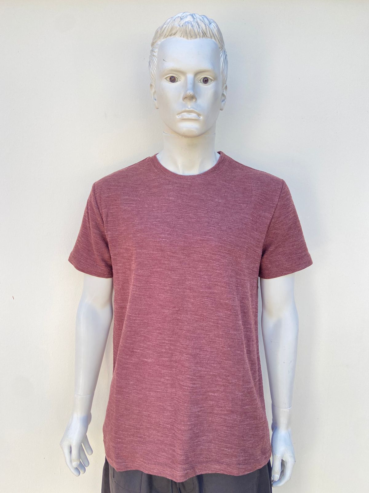 T-shirt Forever 21 Hombre original color chocolate/ marrón, liso.