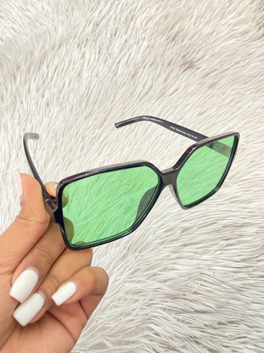 Lentes Fashion Nova original negro con micas verdes.