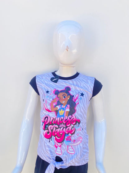 T-shirt/ blusa blanco con mangas en color negro y estampado de una niña y letras PRINCESS.