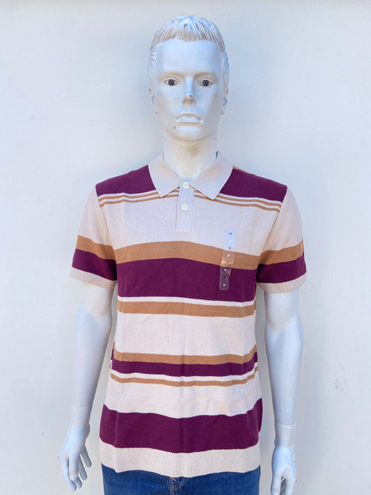Polocher/Sueter GAP Original, en color crema (beige) con lineas en tonos rojo vino y marron.
