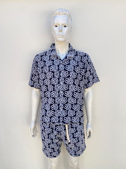 Conjunto, negro con detalles en color blanco camisa y short ajustable.