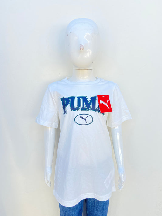 T-shirt Puma original blanco con letras PUMA en azul marino y borde en verde.