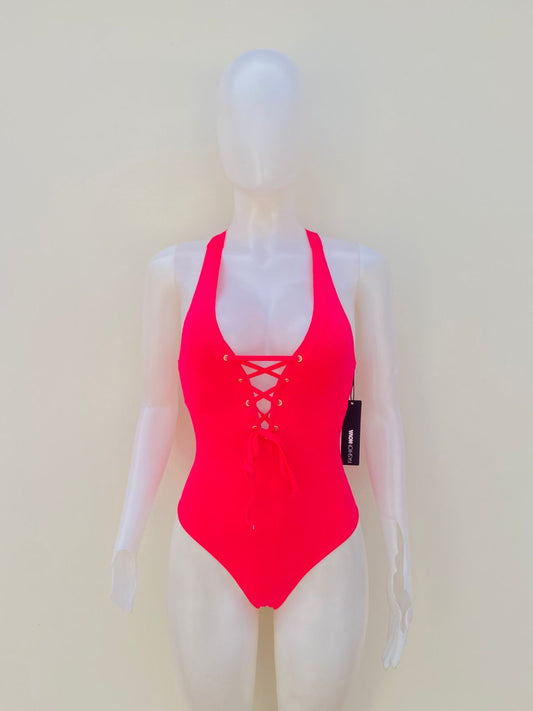 Biquini, rosado neón con lazos ajustables en la parte trasera y escote en frente, una pieza.