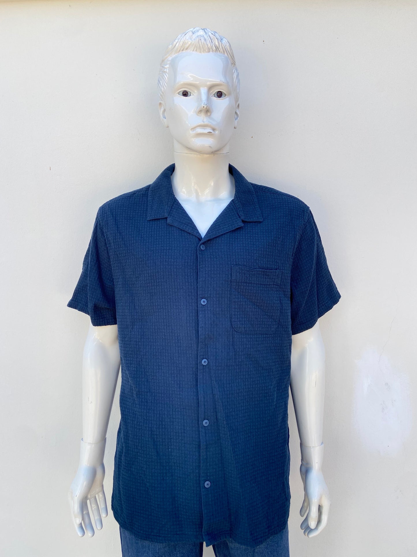 Camisa AÉROPOSTALE original, azul marino ( NAVY ), 100% algodón, con bolsillo en frente.