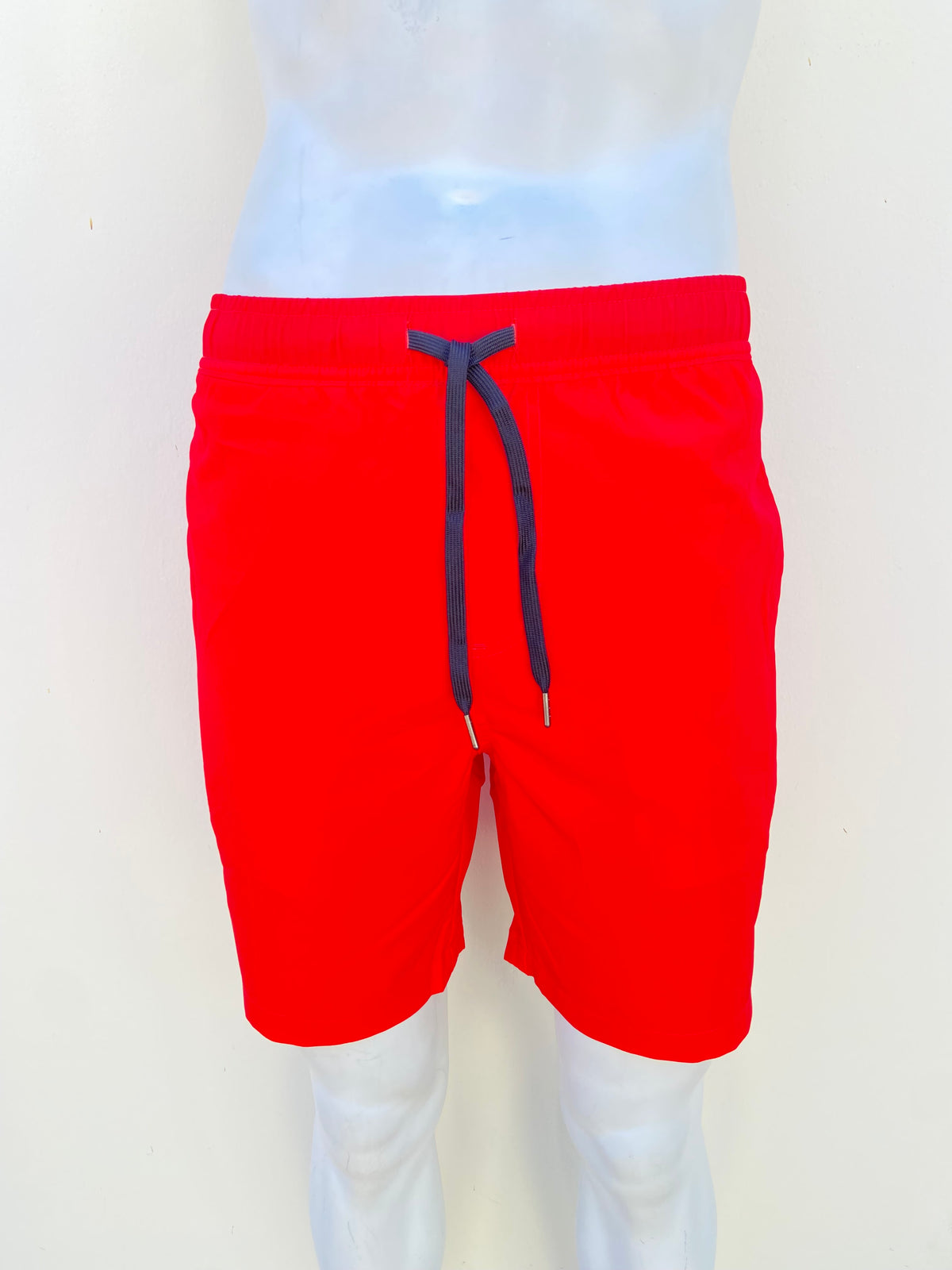Bañador/Baggy, rojo liso con lazos ajustables.