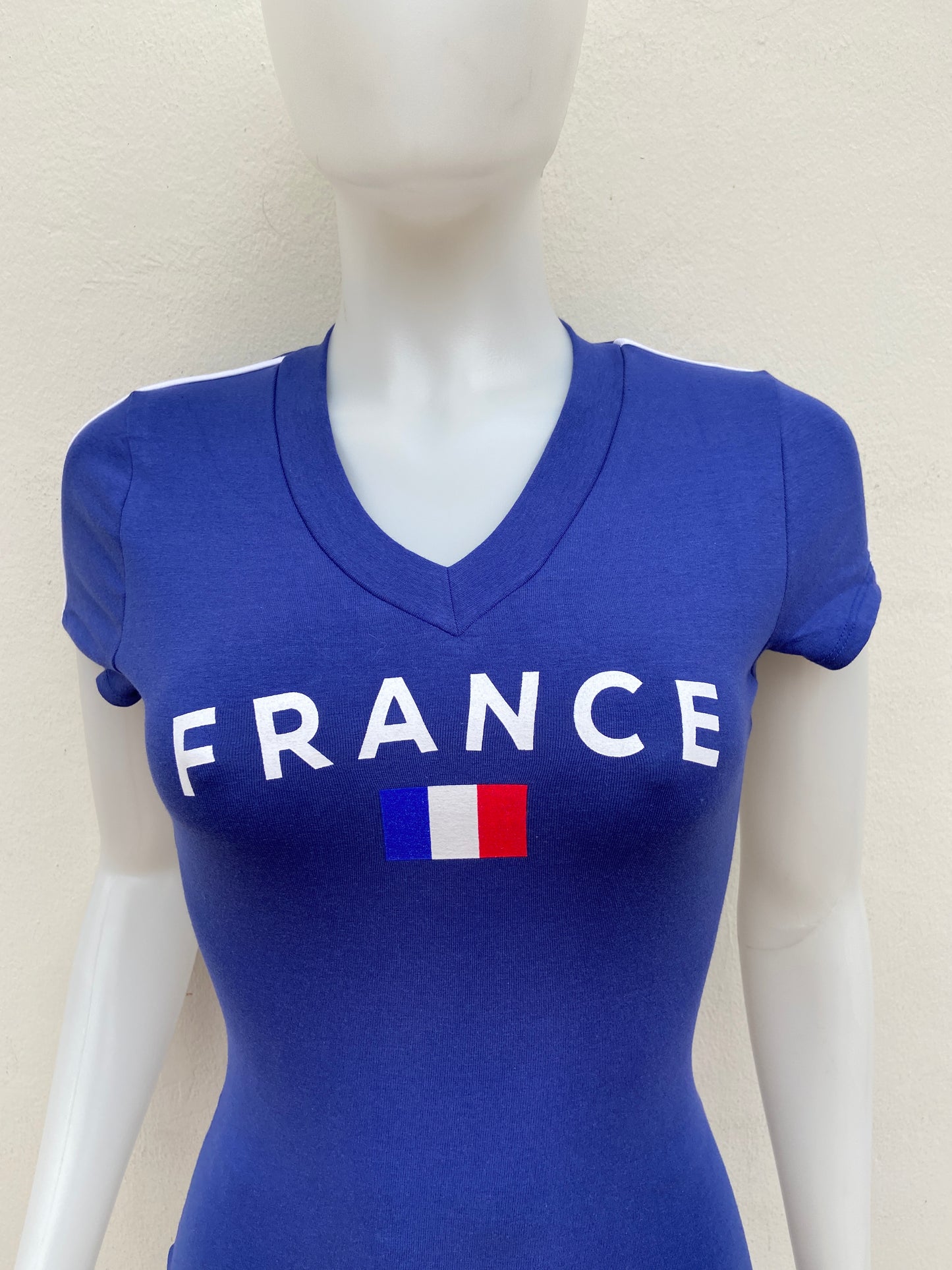 Vestido azul marino con letras FRANCE y bande de Francia.