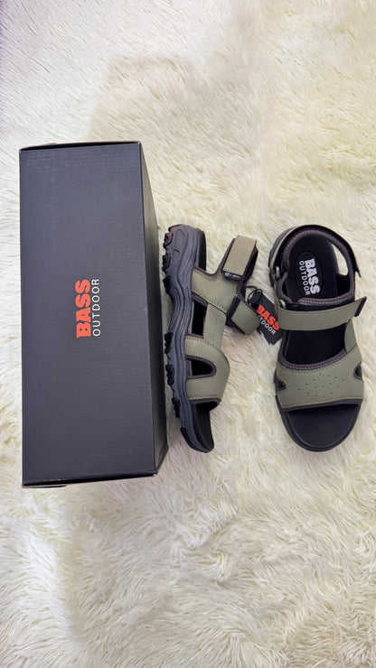 Sandalias BASS OUTDOOR original, Verde Olivia. Diseño ergonómico, suela resistente y ajuste seguro.