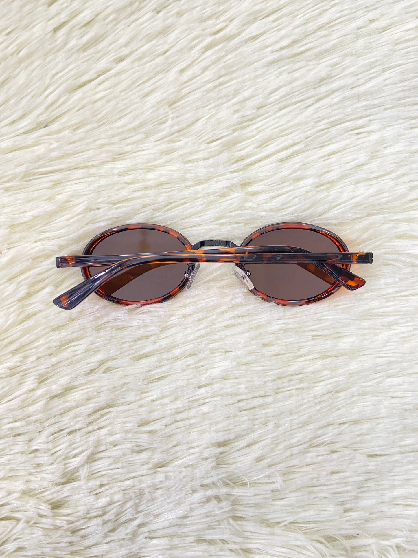 Lentes, marrones con estampado de animal print, ovalados con protección UV 100% Polycarbonate.