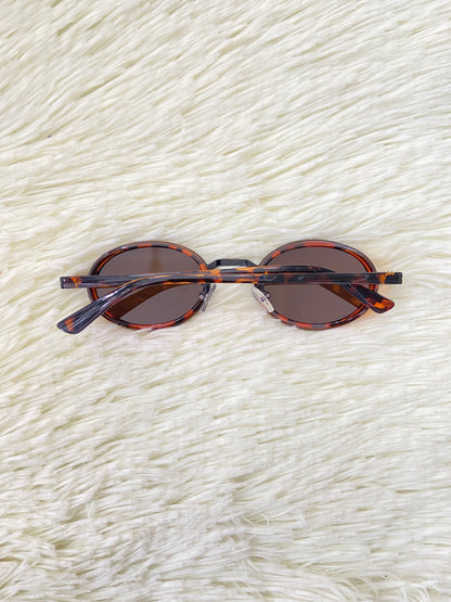 Lentes, marrones con estampado de animal print, ovalados con protección UV 100% Polycarbonate.