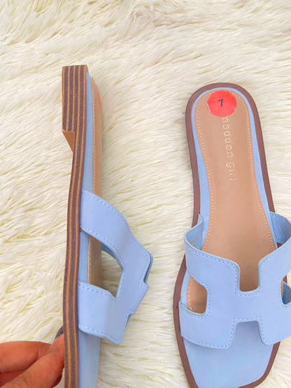 Sandalias MADDEN GIRL original, azul claro con marron, estilo clásico.