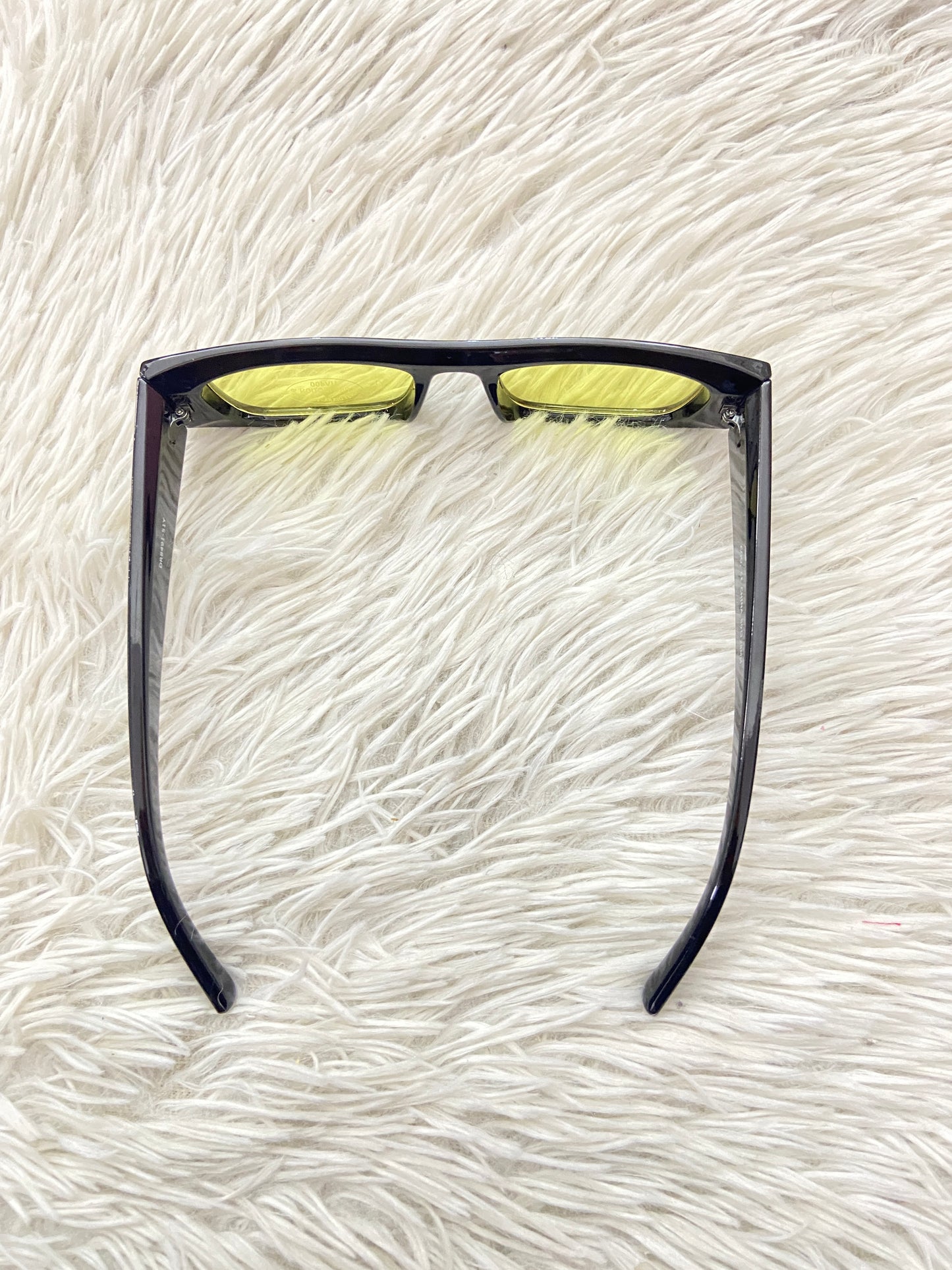 Lentes, negro con micas en color amarillo transparente.