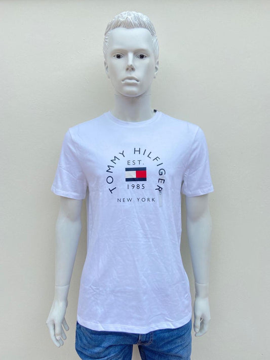 T-Shirt Tommy Hilfiger original blanco con logo(Tommy Hilfiger 1985 New York)con letras azules.