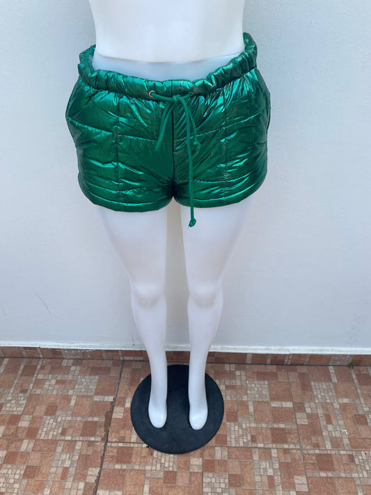 Short Fashion Nova original verde, impermeable, con lazo ajustable.