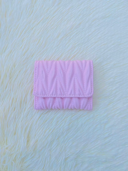Monedero pequeño rosado diseño acolchado, cierre de boton y súper espacioso