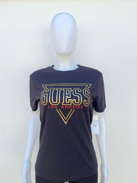 T-shirt Guess original negro con letras Guess Los Angeles en dorado y rojo.