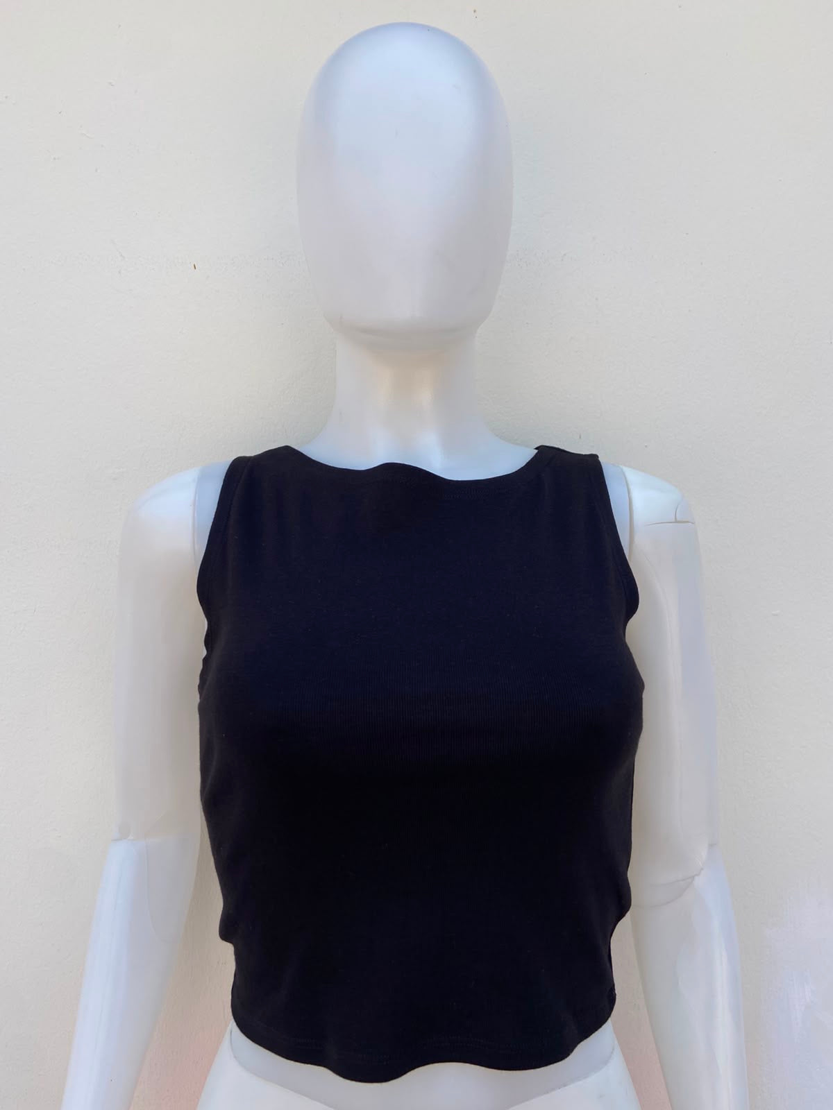 Top BOZZOLO original negro liso, sin mangas.