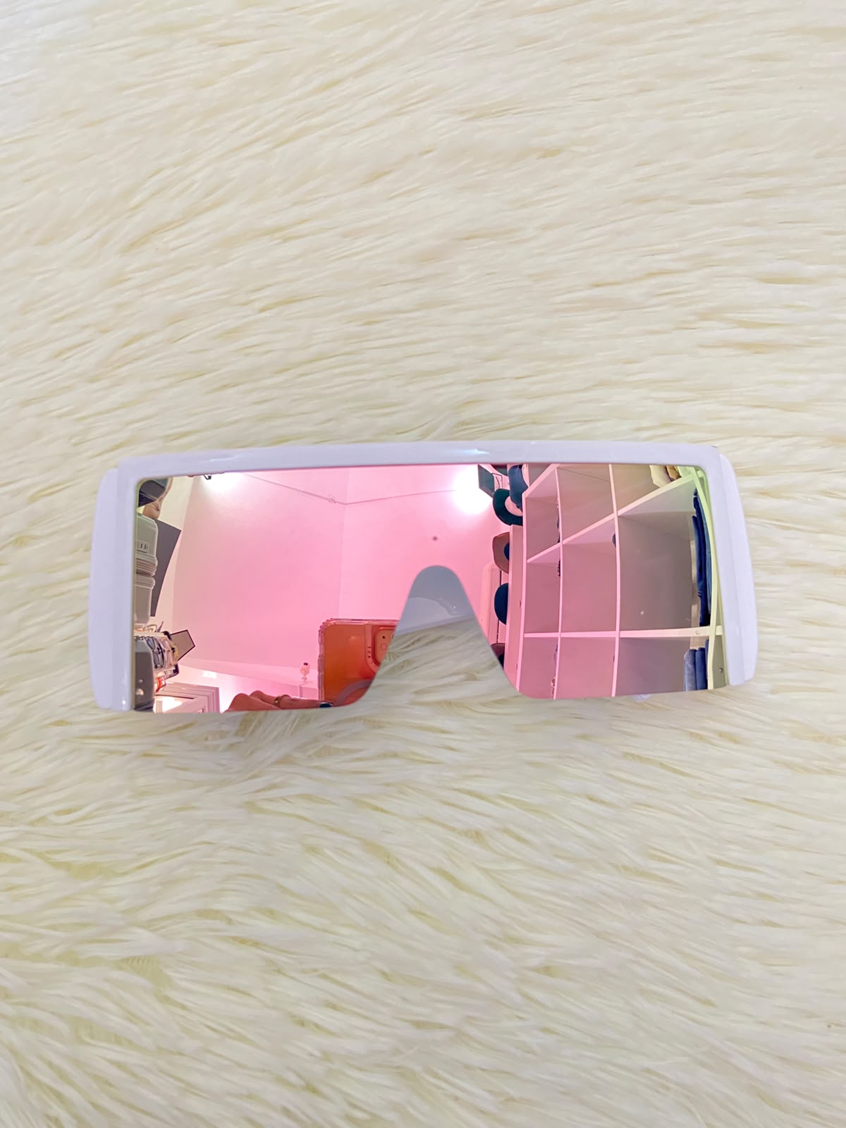 Lentes, rosado con montura blanca, cuadrados grande, con protecciones UV 100%.