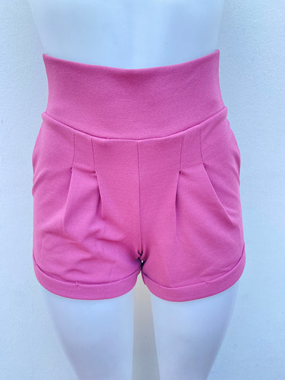Short, rosado opaco palo ( mauve), con detalles de línea.