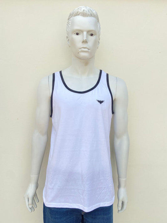 Franela PACIFIC EAGLE original, blanca con líneas en color negro y logotipo de la marca.