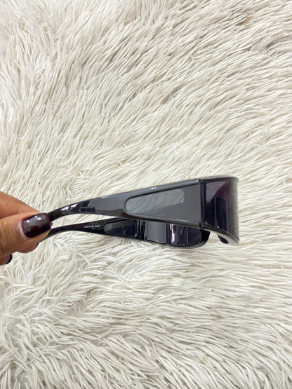 Lentes, diseñados con protección UV 100-400 para proteger tu visión. Negro pequeños con micas transparente.