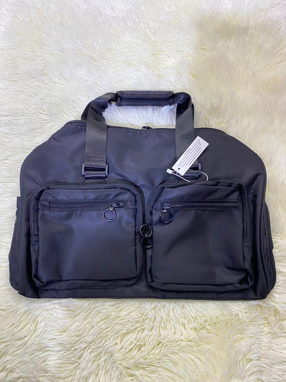 Bulto de viaje o gimnasio, negro con varios compartimentos y lazo adicional