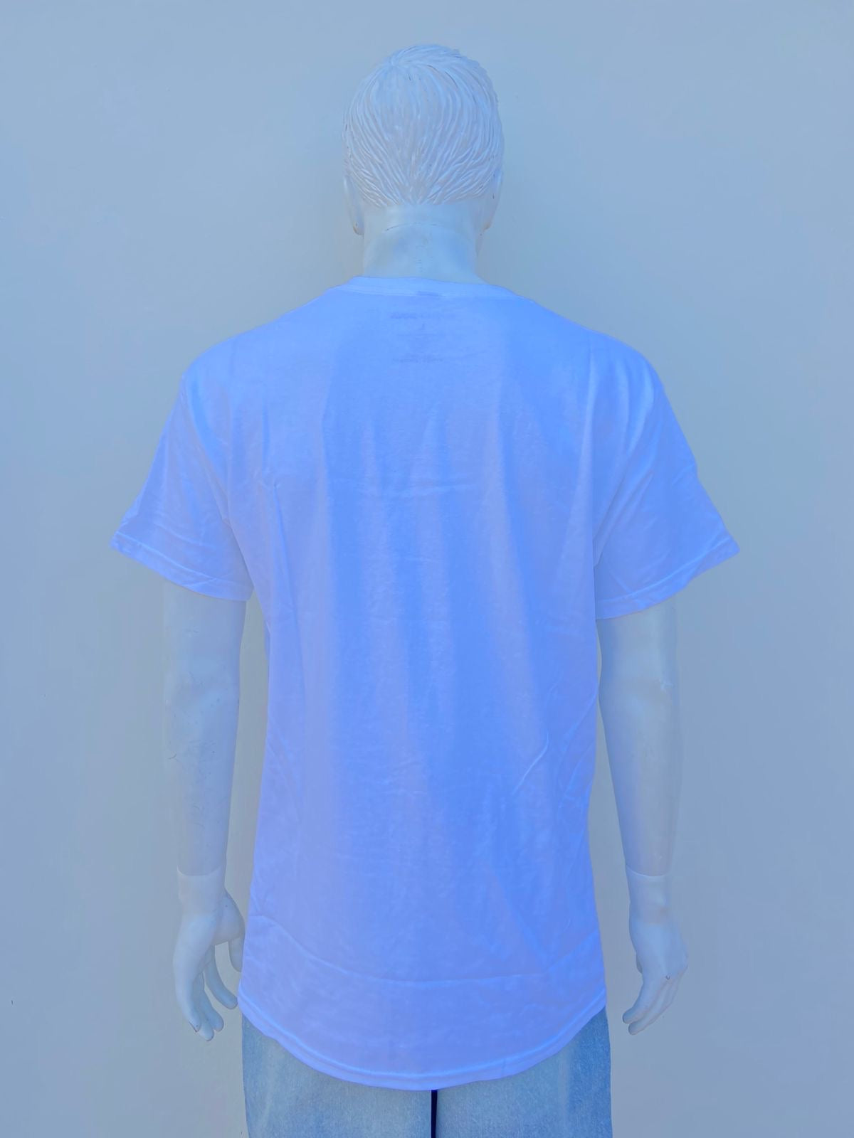 T-shirt, blanco con letras CROW WITH THE FLOW en azul.