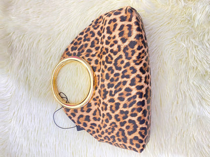 Cartera, marron con estampado de animal print y Cadena adicional.