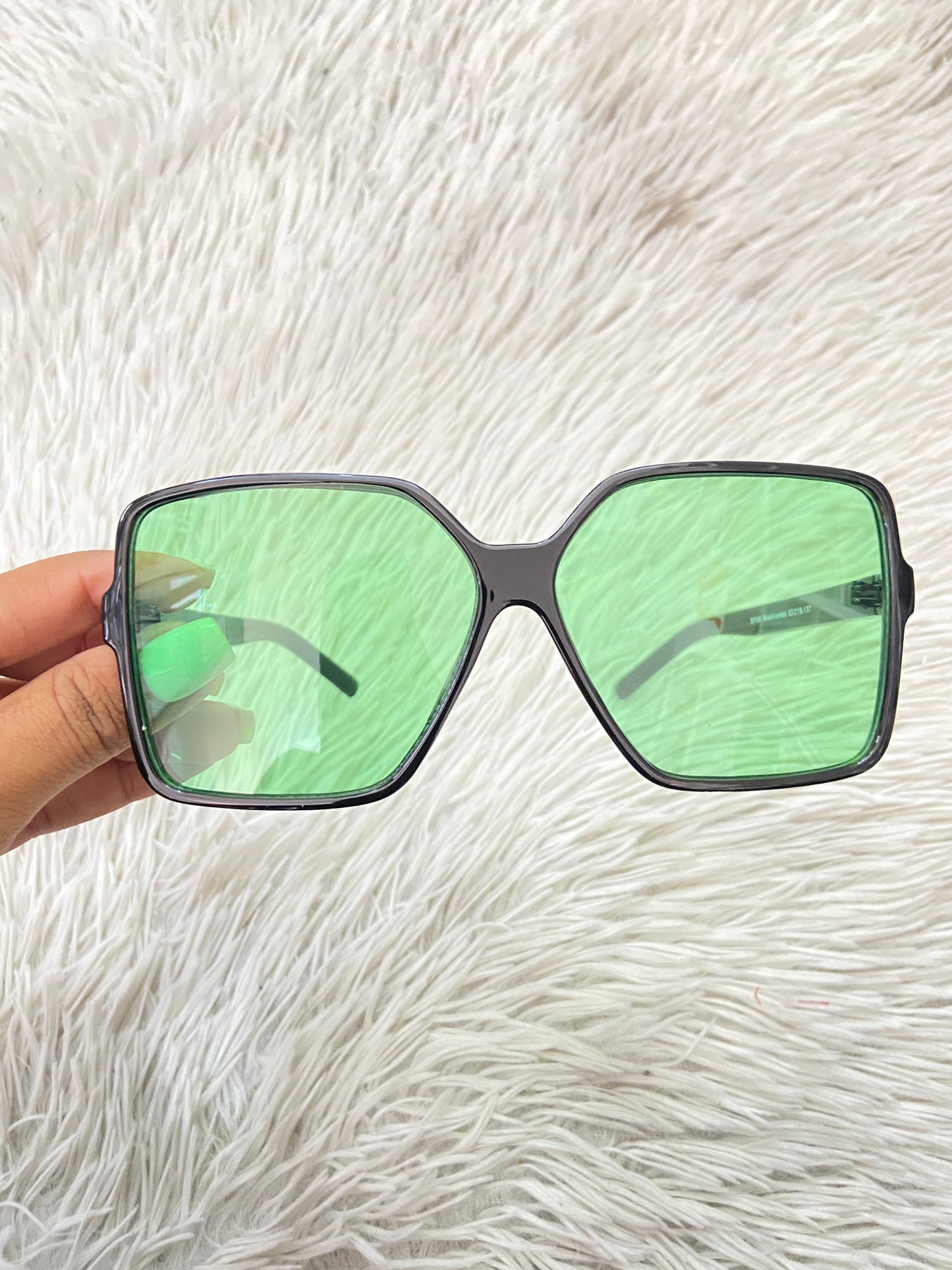 Lentes Fashion Nova original negro con micas verdes.