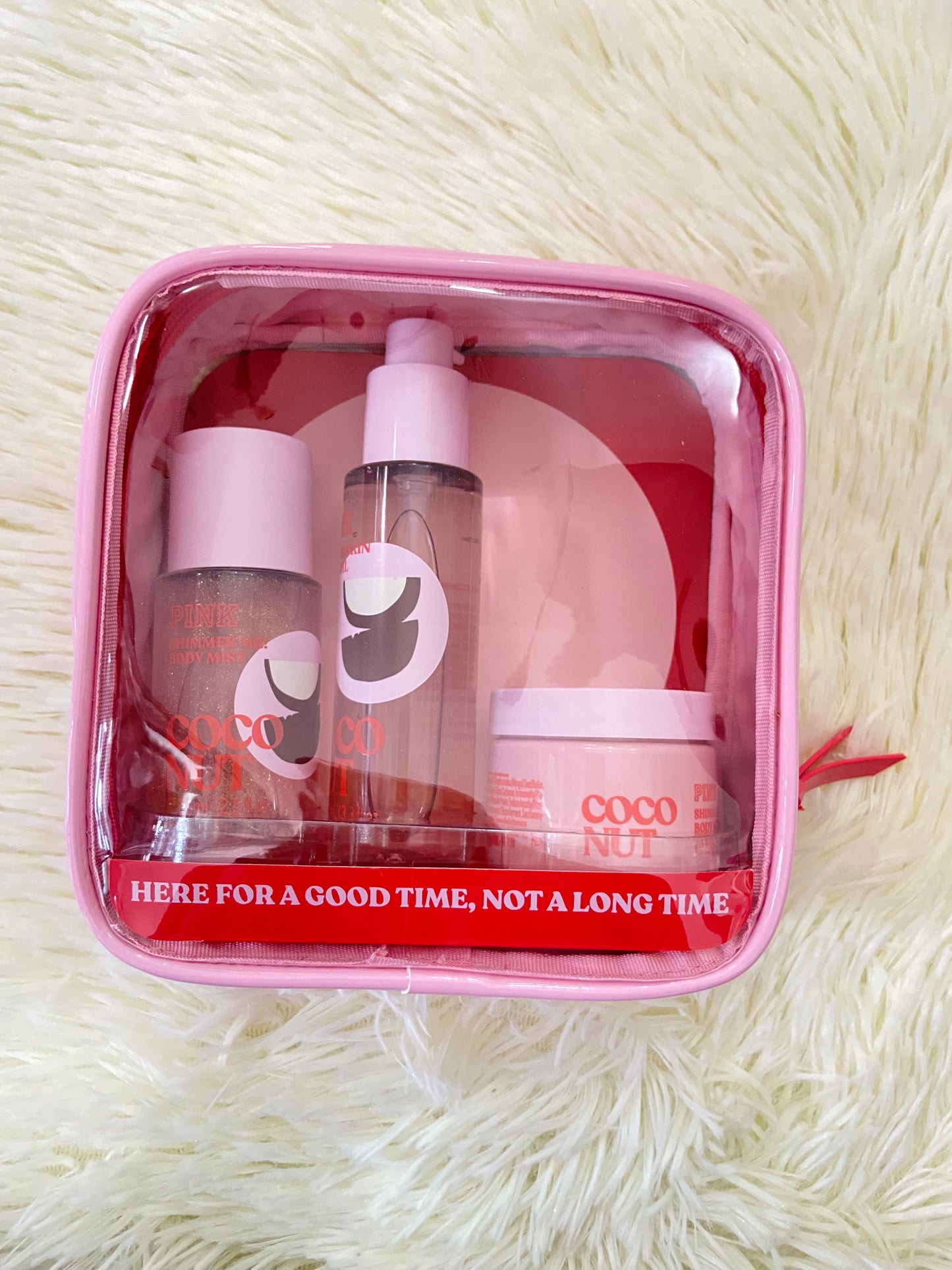 Pack PINK original, de colonia, aceite y crema minis, COCONUT rosada,con brillitos. Más el bolso