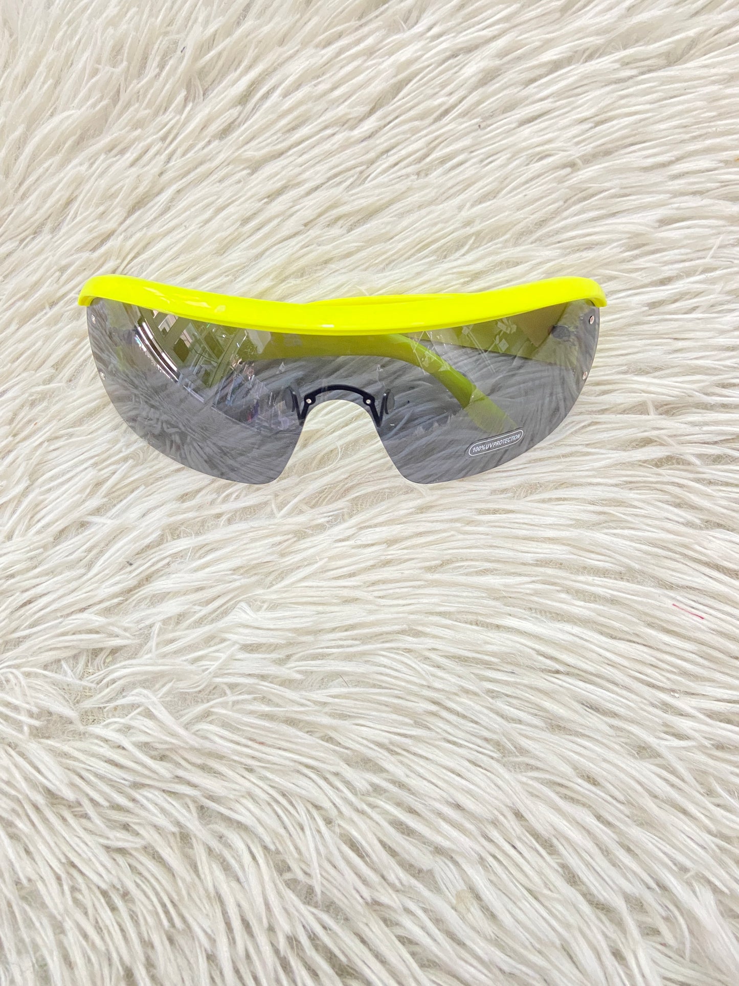 Lentes, amarillo con micas de color negro.