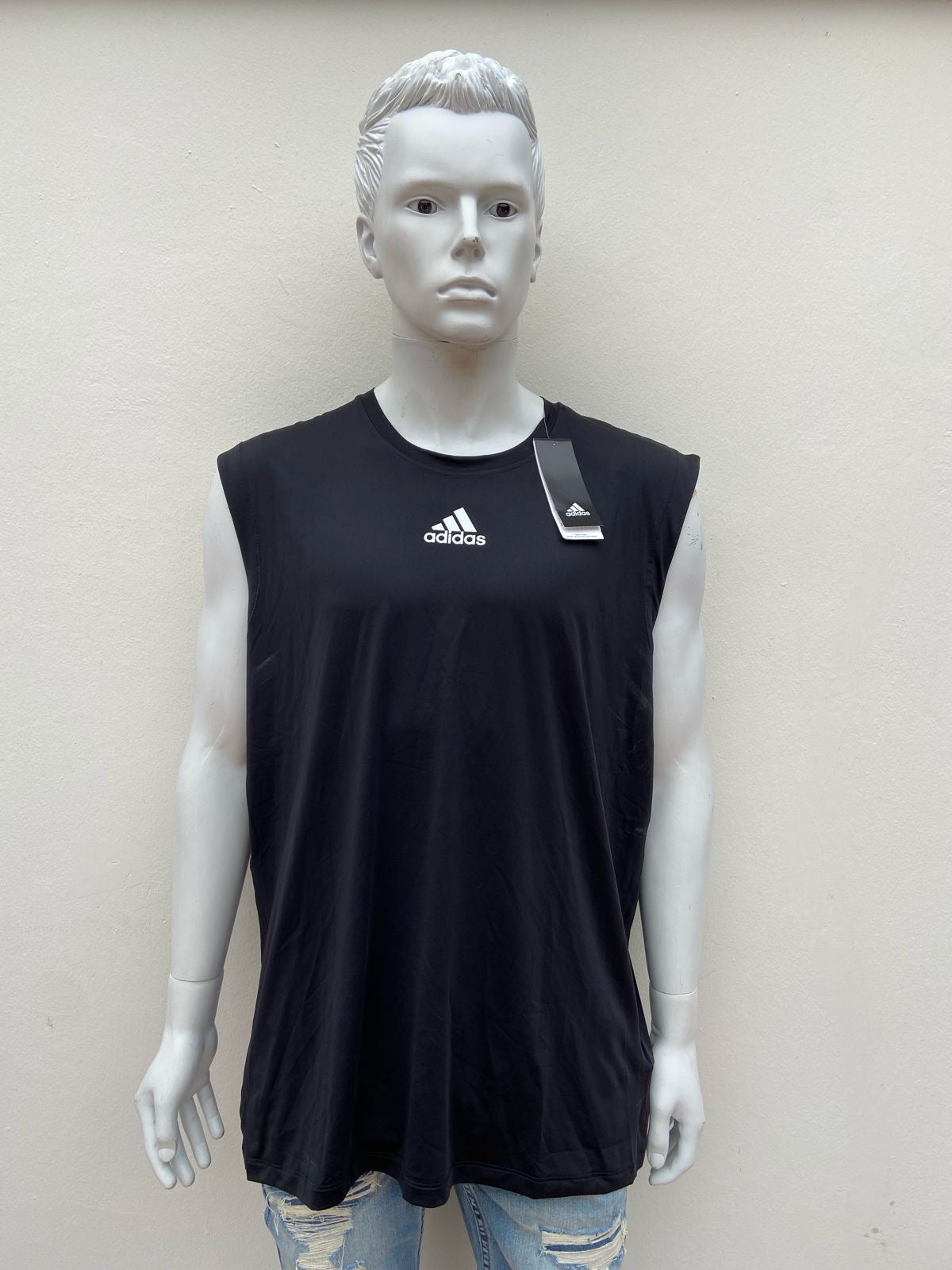 Franela Adidas original, negra con logotipo Adidas en color blanco.