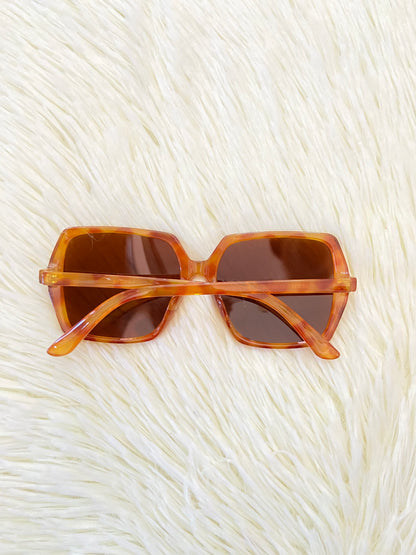 Lentes, marron claro con estampado de animal print y micas claras, con protección UV 100-400.