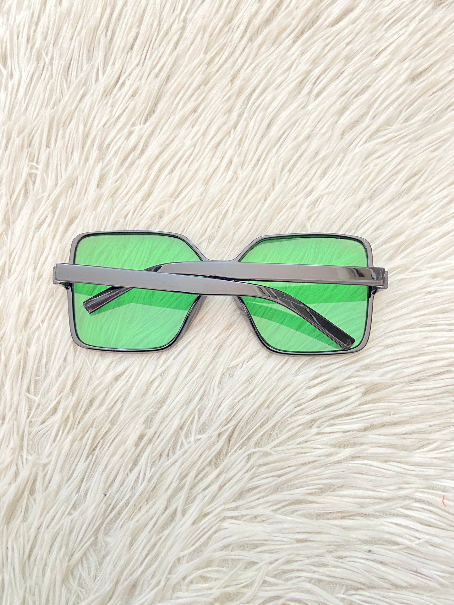 Lentes Fashion Nova original negro con micas verdes.