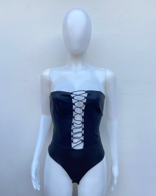 Body Fashion Nova original negro, strapless.