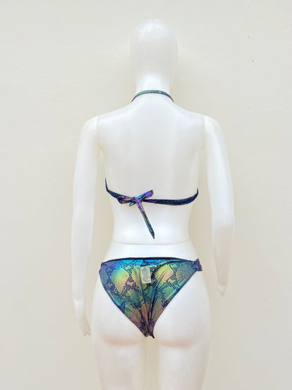 Biquini MERMAID SWIMMEAR original azul marino con destellos en color verde y estampado de animal print más placa V en dorado, 2 piezas.