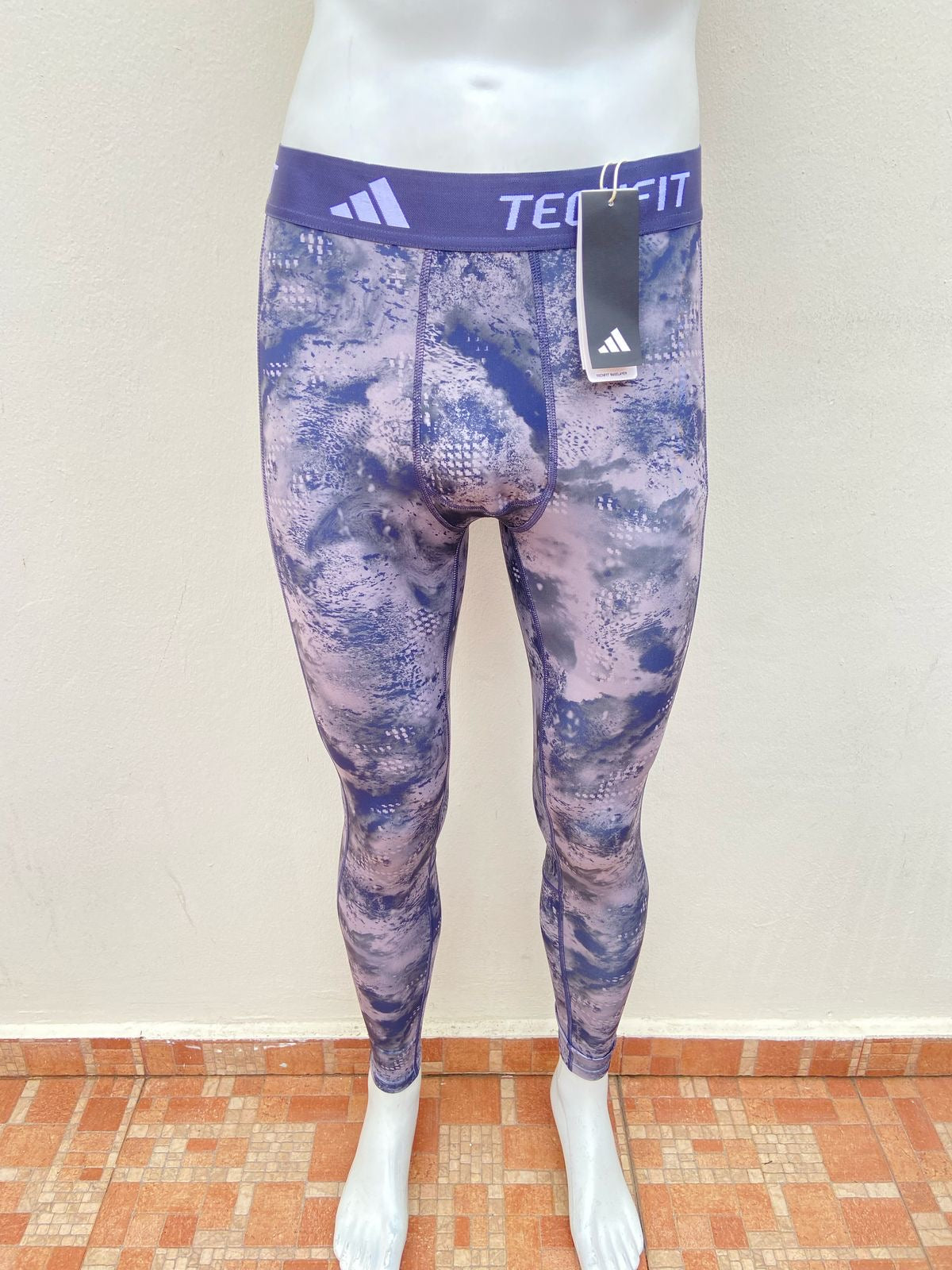 Legging/ licra Adidas original al azul marino  con estampado en color negro, para caballeros.