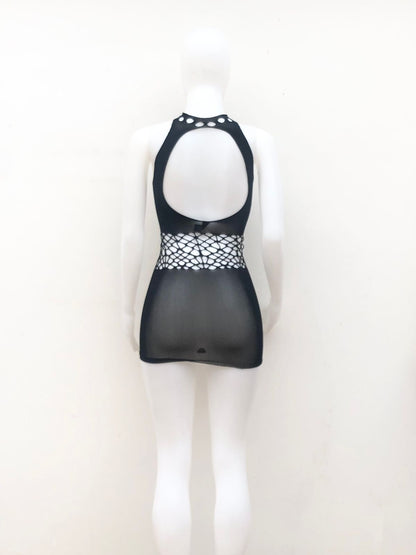 Vestido, negro con abierto en frente y en la parte trasera.