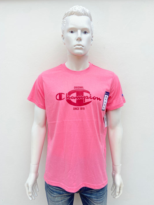 T-shirt CHAMPION original, rosado con letras de la marca en color rojo.