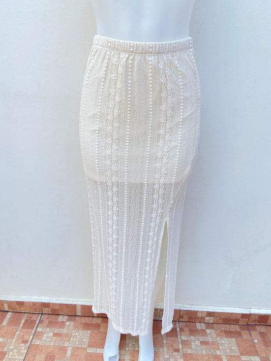 Falda Forever 21 Original, color crema con abertura en el lado izquierdo.