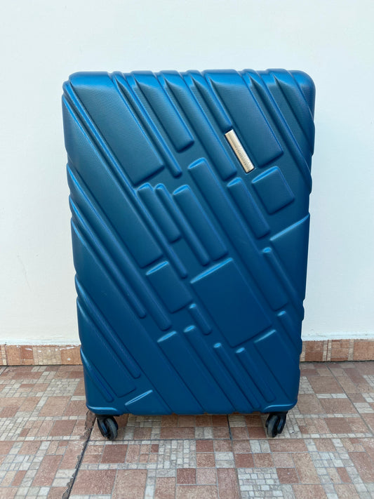 Maleta American Tourister original azul con negro y placa de la marca en frente.