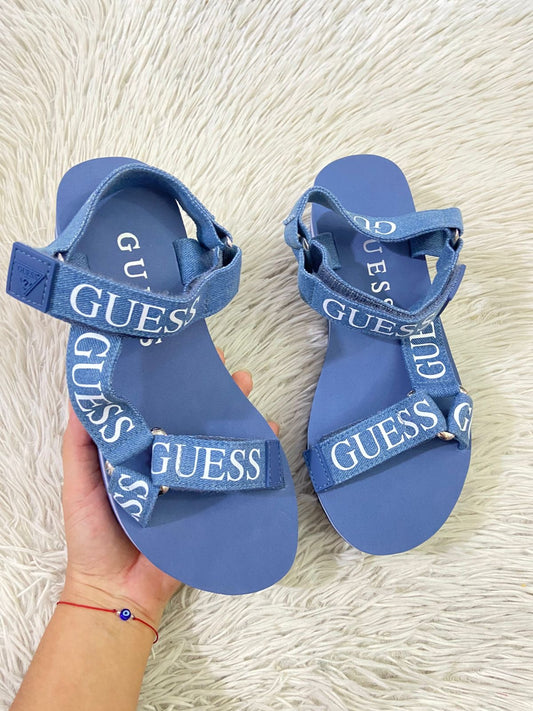 Sandalias GUESS Original, estilo plataforma en color azul con correas ajustables y letras de la marca guess en color blanco