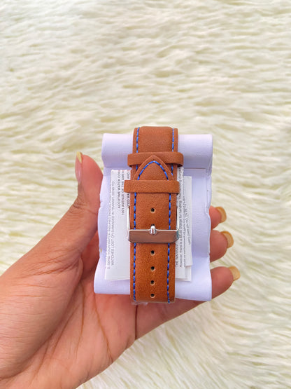 Reloj U.S POLO original, marron con costura en hilo azul, y fondo azul con plateado.