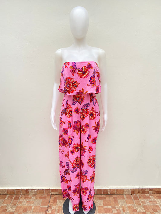 Enterizo, rosado con estampado de flores, strapless.