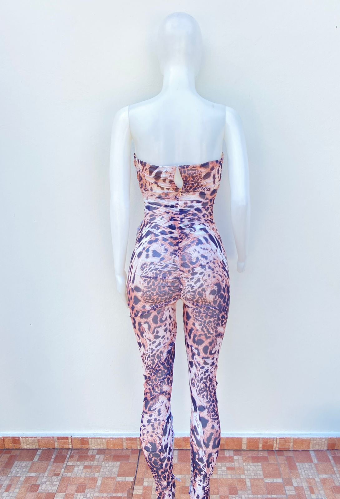 Enterizo, Marron con estampado de animal print, strapless.