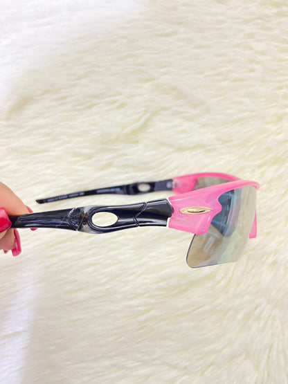 Lentes, rosados con negros y micas que cambian de color, con 100 % Polycarbonate y protección UV.