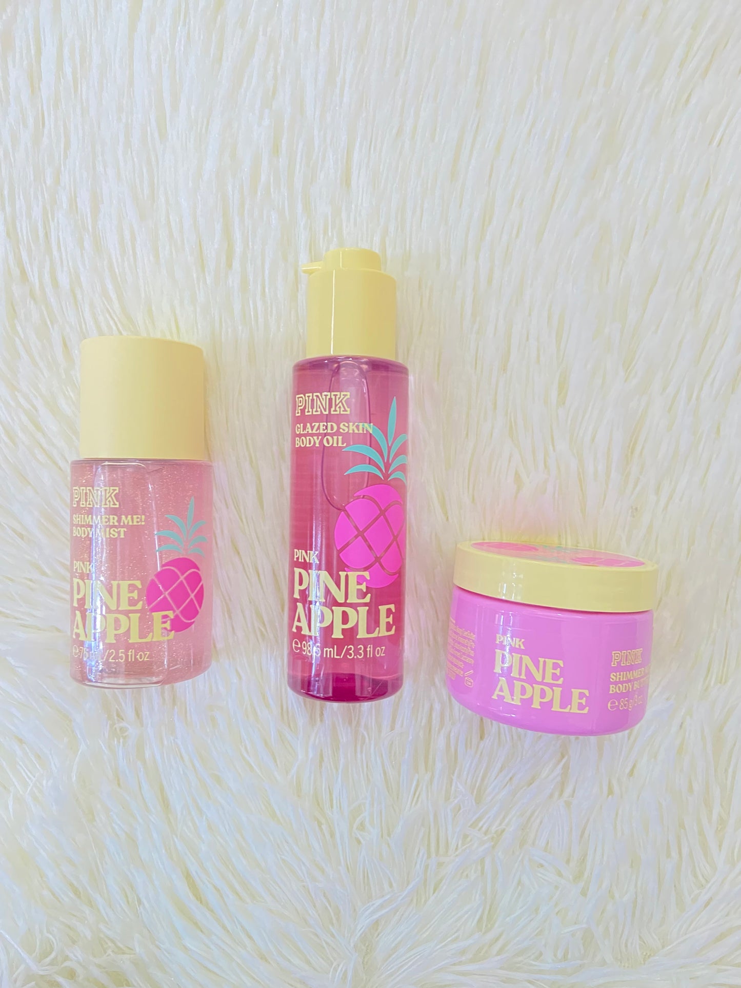 Pack PINK original, de tres colonia, aceite y crema minis PINEAPPLE,con brillitos. Más el bolso