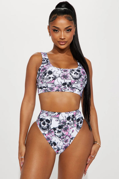 Biquini, de dos piezas  blanco con estampado calaveras y flores
