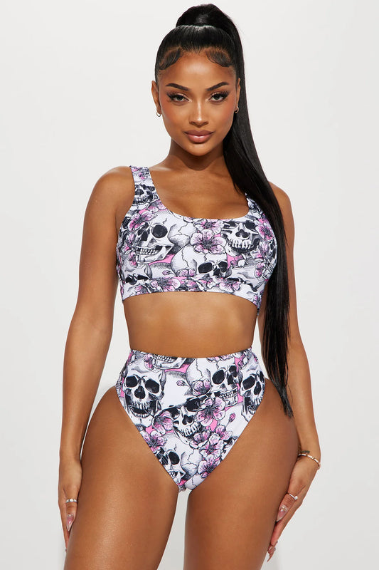 Biquini, de dos piezas  blanco con estampado calaveras y flores